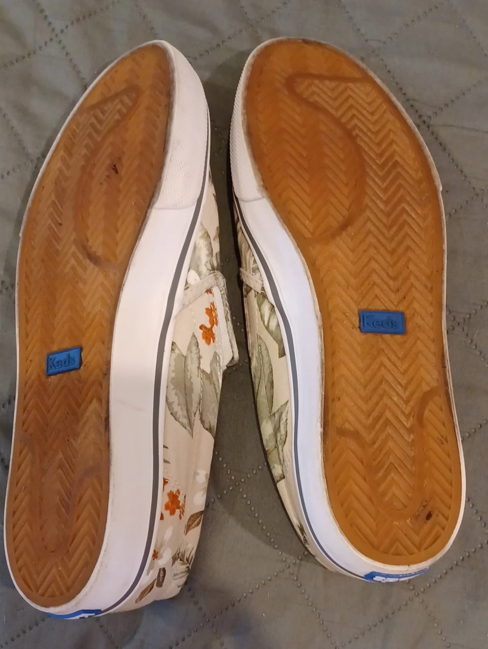 Slip-On Floral Canvas Women's Shoes in Beige Sz 9